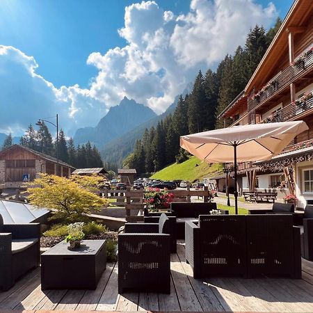 Hotel Valacia Pozza di Fassa Exterior foto