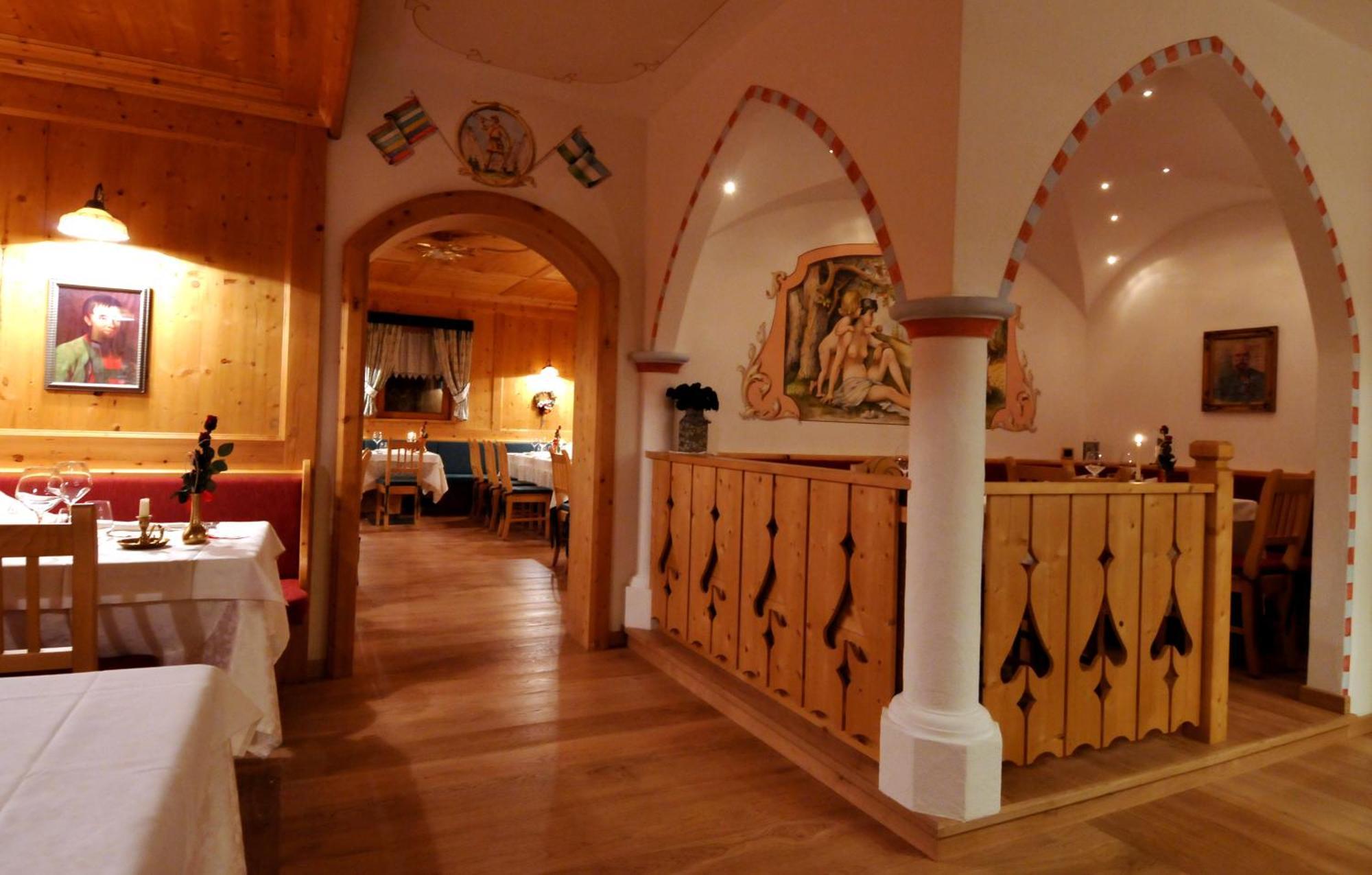 Hotel Valacia Pozza di Fassa Exterior foto