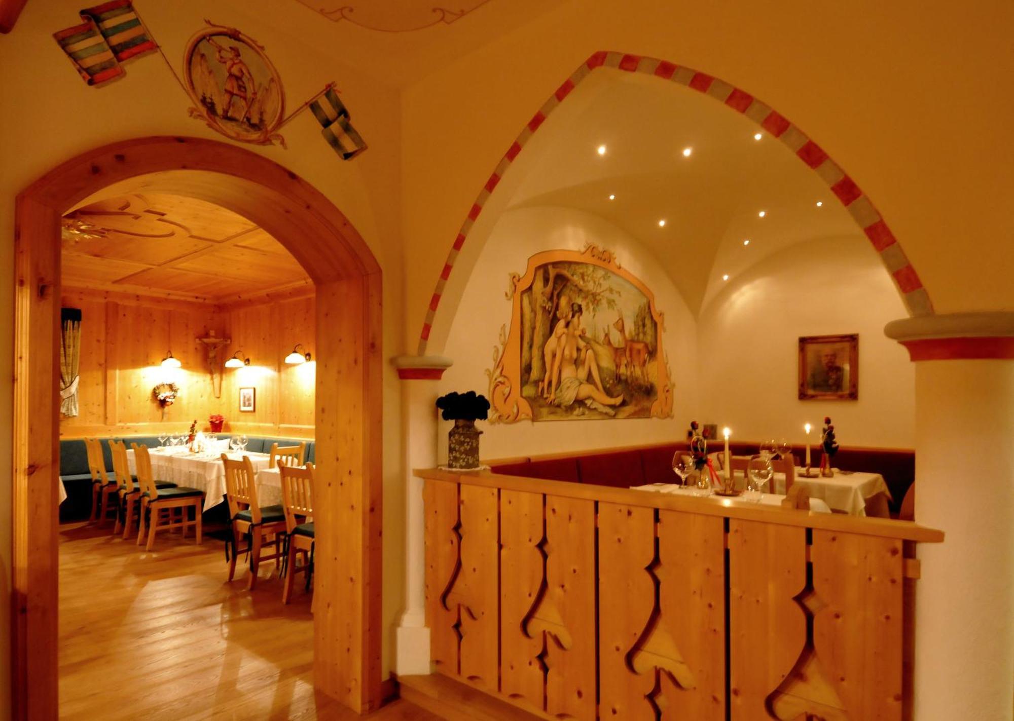 Hotel Valacia Pozza di Fassa Exterior foto